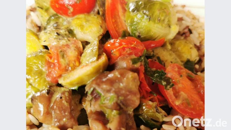 Maronen, Rosenkohl und Tomaten harmonieren gut miteinander. Bild: Heike Heindl/exb