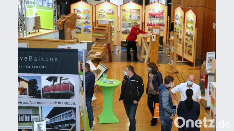 Mit Masken und begrenzten Besucherzahlen. Dass eine Messe in Zeiten von Corona funktionieren kann, haben die Veranstalter im Herbst bewiesen. 	Bild: Wolfgang Steinbacher Archivbild: Wolfgang Steinbacher
