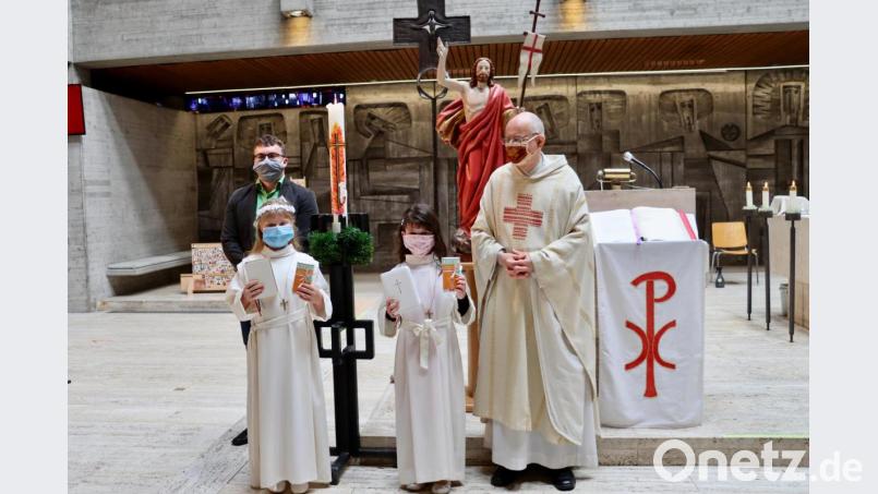 Die Pfarrei St. Michael feierte im Corona-Ausnahmejahr ihre Kommunion auch auf außergewöhnliche Weise, denn wochenlang feierte Pfarrer Alois Berzl Kommuniongottesdienste für jeweils nur zwei oder drei Kommunionkinder. Bild: ads