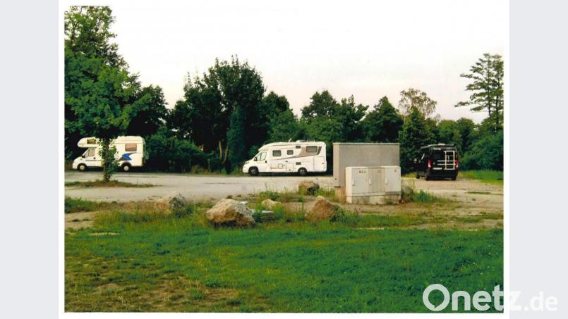 Nachdem der Parkplatz an der Mähringer Straße heute schon von den Campern genutzt würde, wollte Karl Berr dort die Anlage von Wohnmobil-Stellplätzen. Dann könnte auf die bereits beschlossene Fläche am Amtsgericht verzichtet werden. Für den Antrag fand Berr bei der Stadtratssitzung aber keine Mehrheit. Bild: Karl Berr/exb