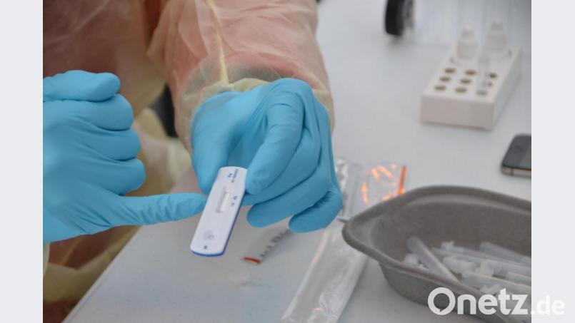 Kaum wurde getestet, liegt das Ergebnis schon vor. Damit bekommen die Pendler Sicherheit für ihren Arbeitsplatz. Bild: dob