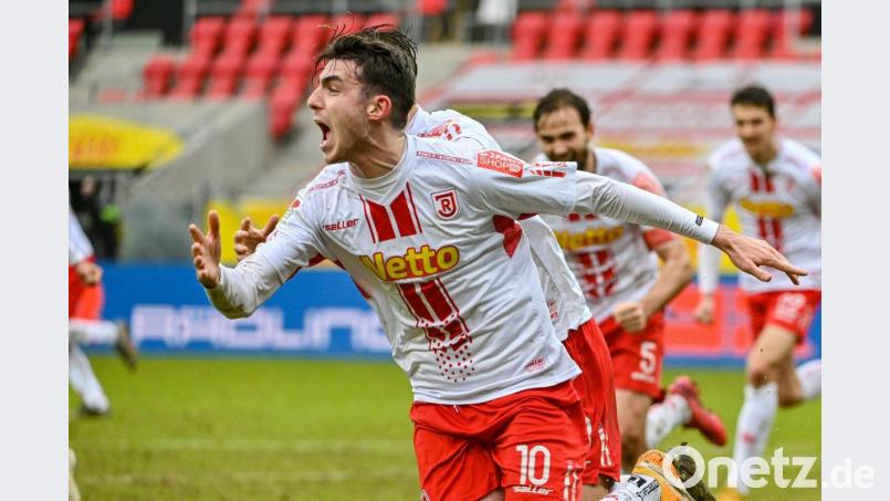 Ekstase pur: Jahn-Joker Kaan Caliskaner schreit die Freude über seinen Treffer zum 1:1 in der Nachspielzeit gegen den SV Darmstadt raus. Bild: Armin Weigel/dpa