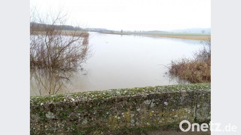Der ansonsten eher kleine Fensterbach kommt wie ein großes Gewässer daher. Bild: Houschka
