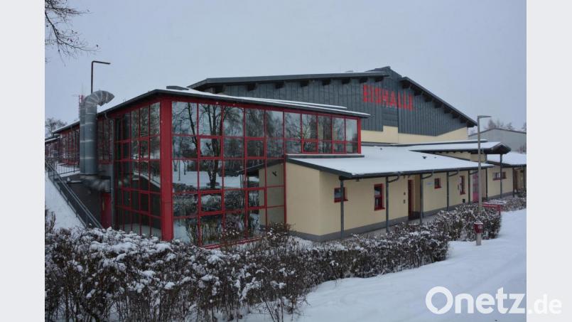 Für den Betrieb der Eishalle hat die Stadt Mitterteich jetzt eine größere finanzielle Unterstützung des Landkreises erreicht. Bild: jr