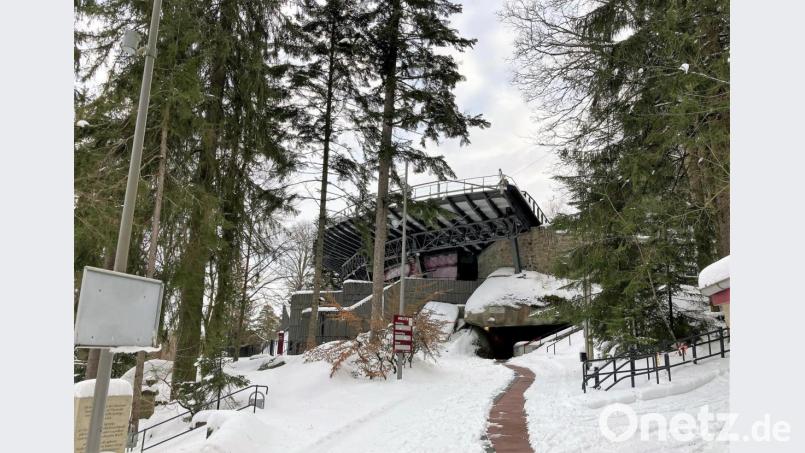 Die Luisenburg wirkt zwar optisch verlassen, gearbeitet wird für die Festspiel-Saison 2021 aber auf vollen Touren. Bild: stg