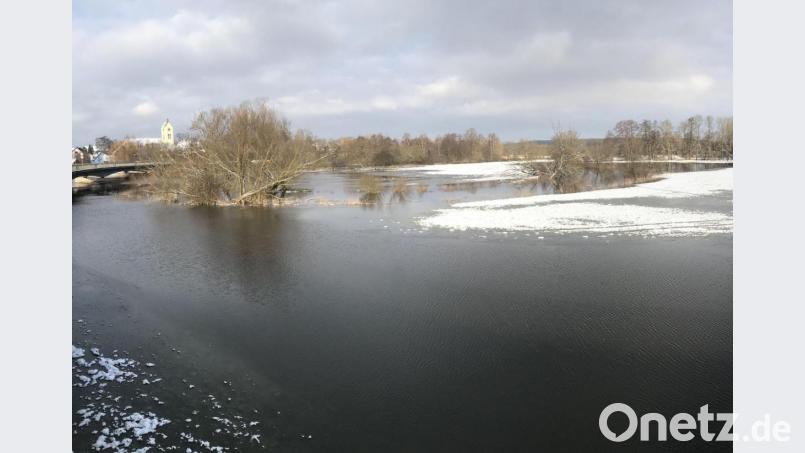Bei Luhe-Wildenau wird aus Haidenaab und Waldnaab die Naab. Wo genau, ist bei Hochwasser nicht mehr zu erkennen. Bild: za