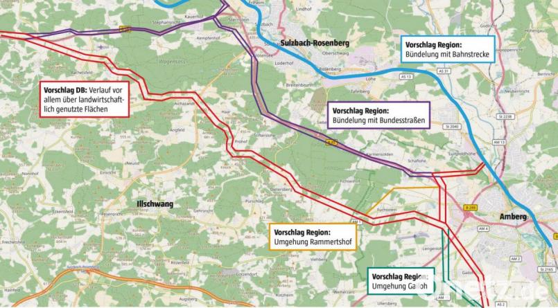 Die Bahn verspricht, ins Raumordnungsverfahren für ihre Stromtrassen auch die Vorschläge aus der Region einbringen. Für den Abschnitt zwischen Sulzbach-Rosenberg und Amberg etwa sind das die Bündelung mit der Bahnstrecke (blau) oder mit Bundesstraßen (violett). Bild: Deutsche Bahn/exb