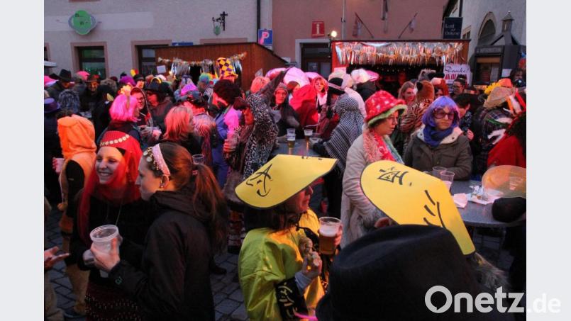 Der Andrang der Maschkerer am „Nasch’n Pfinsta“ bleibt heuer aus. Erst 2022 soll der „Neunburger Weiberfasching“ wieder stattfinden. Archivbild: Mardanow