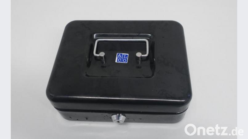 Die Polizei sucht nach dem Besitzer dieser Geldkassette. Bild: Polizeiinspektion Schwandorf/exb