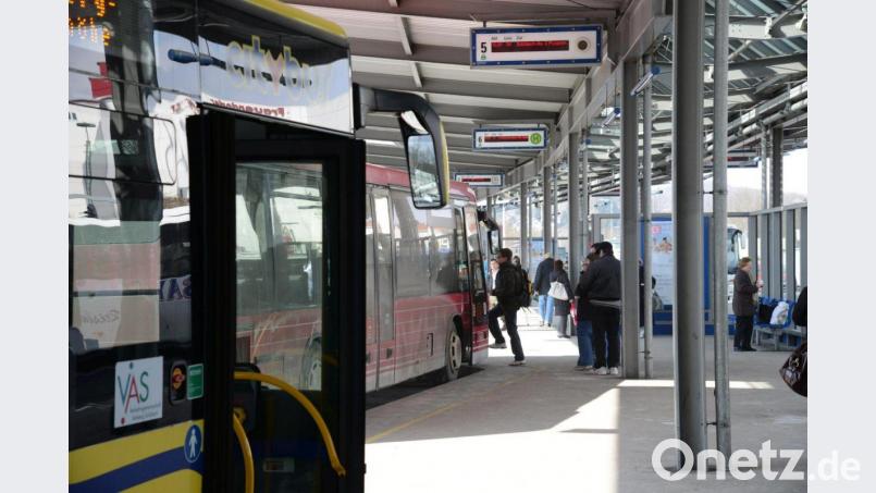 Am Busbahnhof startet ab November auch die Altstadtlinie. Archivbild: Petra Hartl