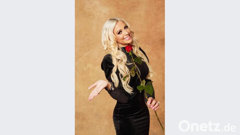 Melissa ist weiter: Sie bekommt in der zweiten Folge der RTL-Datingshow erneut eine Rose von Bachelor Niko Griesert. Bild: TVNOW