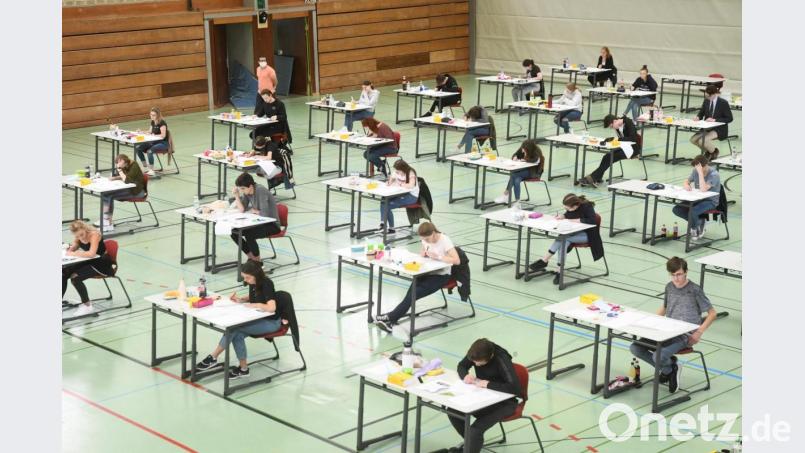 Abstand halten, das wäre während der Abiturprüfungen kein Problem. Dafür stehen im Vorfeld noch einige Klausuren aus. Und der Zeitplan ist straff. Archivbild: Gabi Schönberger