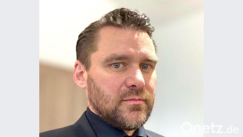 Strenger Blick und dichter Bart: Landrat Thomas Ebeling hat sich während des Lockdowns einen Bart wachsen lassen. Als er das Bild postet, füllt sich die Kommentarspalte in Windeseile. Bild: Thomas Ebeling/exb