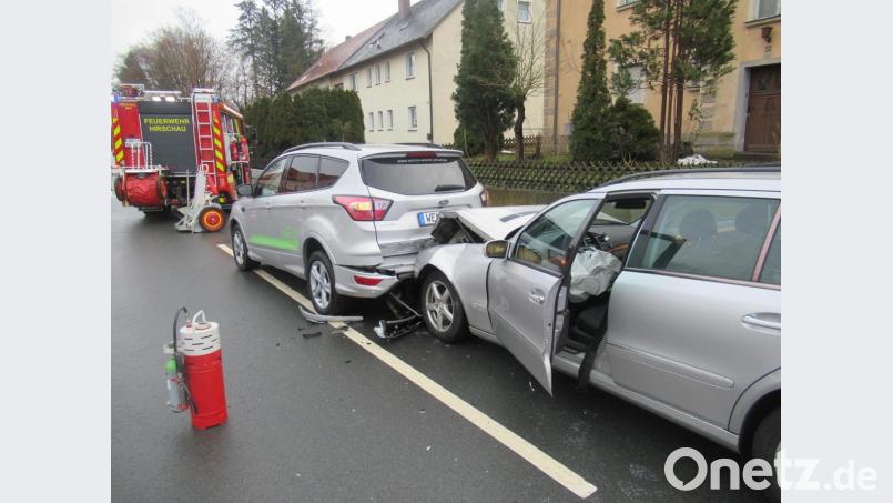 Ein Auffahrunfall hat sich am Dienstag auf der B14 in Hirschau ereignet. Der Grund dafür war nicht ganz alltäglich. Bild: Polizeiinspektion Amberg