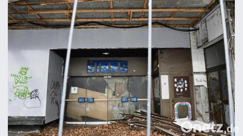 Der verwahrloste Eingang zum Untergeschoß des maroden Storg-Gebäudes. Bild: Hartl
