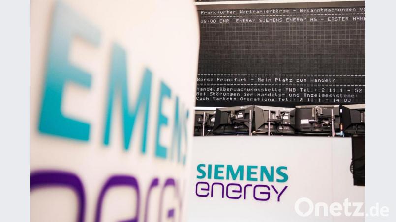 „Siemens Energy“ steht in der Frankfurter Wertpapierbörse an Arbeitsplätzen von Börsenhändlern. Foto: Frank Rumpenhorst/dpa/Archivbild Bild: Frank Rumpenhorst