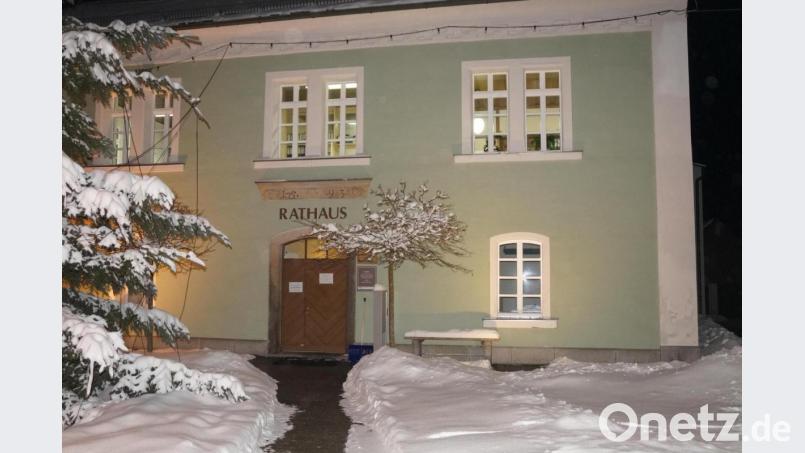 Seit einiger Zeit ist das Rathaus in Schönsee jeden ersten Donnerstag im Monat länger geöffnet. Ob dieses Angebot auch entsprechend angenommen wird, soll nach einem Jahr eine Bilanz zeigen. Bild: wel