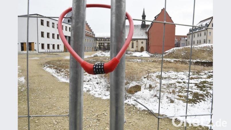 Versperrt ist der Zugang zum Bürgerspitalgelände in der Amberger Altstadt, die Diskussion allerdings ist offen. Nach dem Interview mit CSU-Fraktionschef Matthias Schöberl äußern sich auch andere Stadträte zu dem Thema. Bild: Petra Hartl