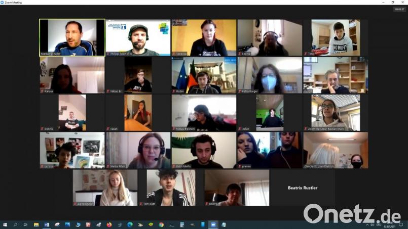 Was ist die Vorbereitungsklasse 10 an der Mittelschule Waldsassen? Die Schüler haben dazu im Distanzunterricht einen Film gedreht und diesen bei einer Videokonferenz mit Ehrengästen präsentiert. Bild: ubb