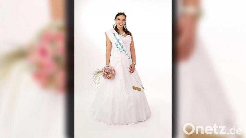 Nicole I. aus Schönwald ist die amtierende Porzellankönigin. Wegen der Corona-Pandemie wurde ihre einjährige Amtszeit bis in den Sommer verlängert. Bild: Fotographic Lounge Selb/Verein Porzellanstraße/exb