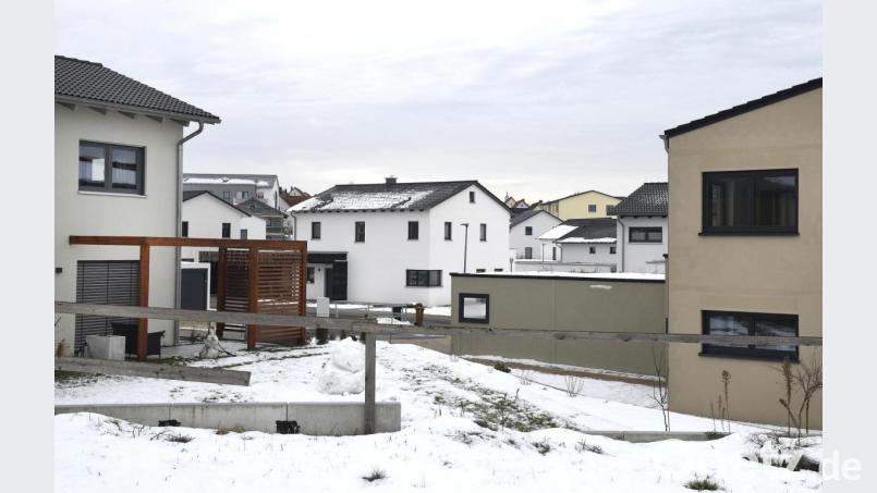 Das Neubaugebiet Drillingsfeld II ist ein Negativbeispiel in Sachen PV-Anlagen. Die sind bei neuen Baugebieten in Amberg künftig ohnehin vorgeschrieben. Die CSU-Fraktion will darüber hinaus eine vorgezogene Energieplanung. Bild: Petra Hartl