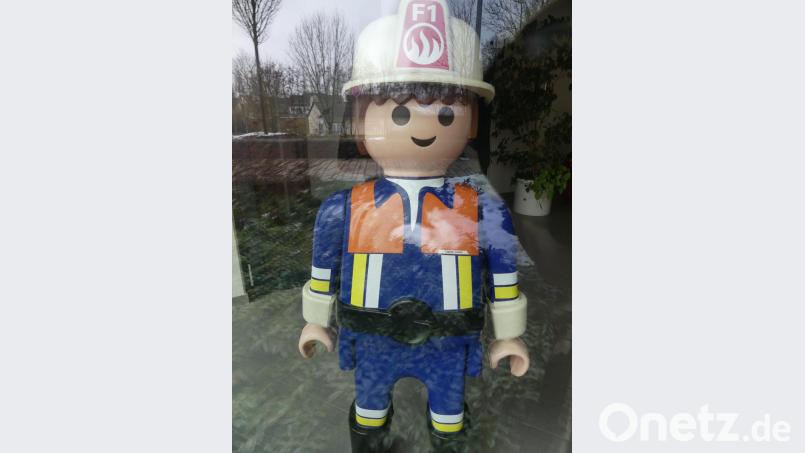 Stadtrallye Eschenbach: Wo hat sich die Feuerwehrplaymobilfigur &quot;Captain Löschi&quot; versteckt? Bild: rn