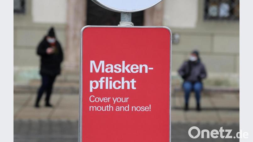 Solange der Inzidenzwert unter 50 bleibt, wird bei der Kontrolle der Maskenpflicht in der Regensburger Altstadt das sogenannte „Duldungsmodell“ wieder eingeführt. Bild: Karl-Josef Hildenbrand