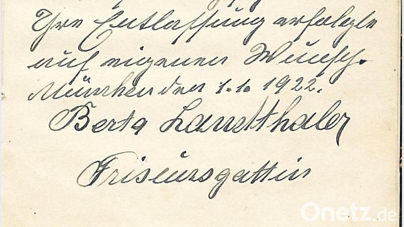 Auf den folgenden leeren Seiten des Dienstbotenhefts war genug Platz für Beurteilungen. Sie gaben der neuen Herrschaft die Möglichkeit, sich einen ersten Eindruck über den neuen Knechten zu verschaffen. In diesem Fall hat offenbar der weibliche Teil der Herrschaft unterschrieben, eine Friseursgattin. Repro: ld
