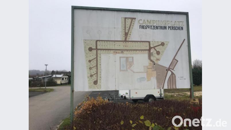 In dieser Ein- und Aufteilung sind die Tage des Campingplatzes in Perschen gezählt. Der Zweckverband für das Freizeit- und Erholungszentrum will ihn schließen und möchte haben, dass er bis zur Jahresmitte 2021 geräumt ist. Bild: Wilhelm Amann