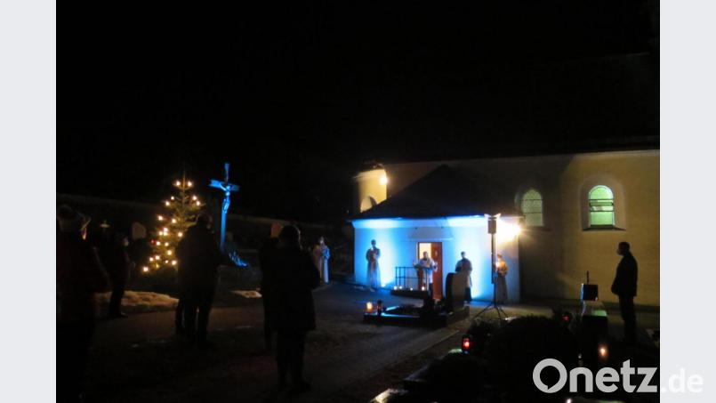Lichtmess-Feier mit Blasiussegen unter freiem Himmel. Bild: Christine Schwarz