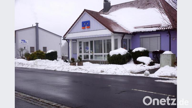 Nicht mehr im Rennen um das Filialgebäude der Raiffeisenbank ist das benachbarte Bauunternehmen wie uns Norbert Veigl auf Anfrage mitteilte. Bild: bkr