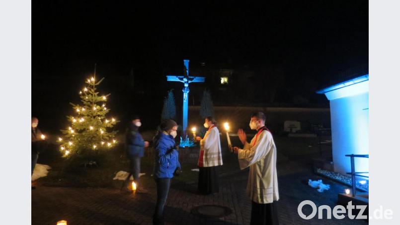 Lichtmess-Feier mit Blasiussegen unter freiem Himmel. Bild: Christine Schwarz