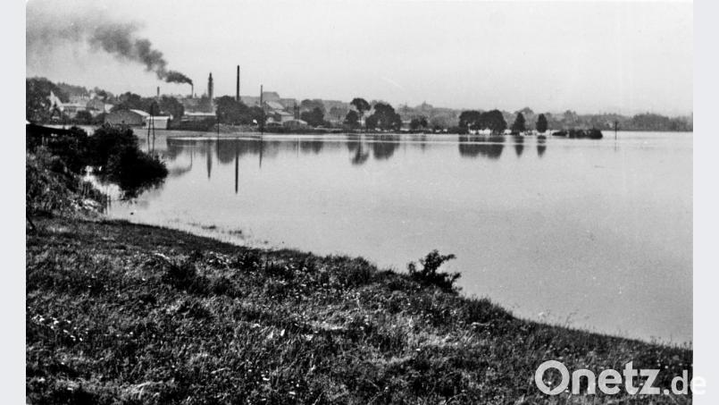 Blick von der Falkenberger Straße hin zur Stadt. Der untere Stadtteich war 1954 wieder lebendig geworden. Bild: Archiv Sporrer