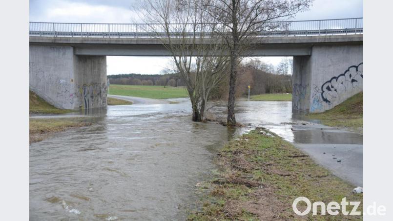 Unpassierbar war die Straßenunterführung der Kulmainer Ortsumgehung. Bild: ak