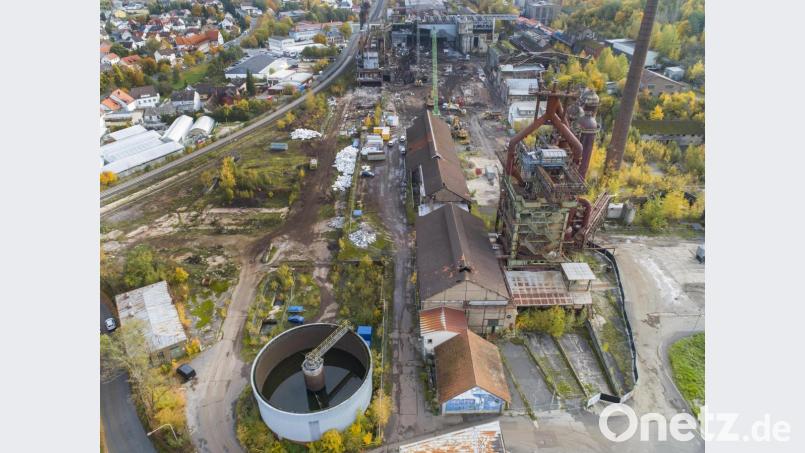 Der Hochofen der ehemaligen Maxhütte mit Umgriff. Für den Stadtteil Rosenberg bietet das Areal viel Entwicklungspotenzial - doch konkrete Pläne lassen auf sich warten. Bild: Thilo Hierstetter
