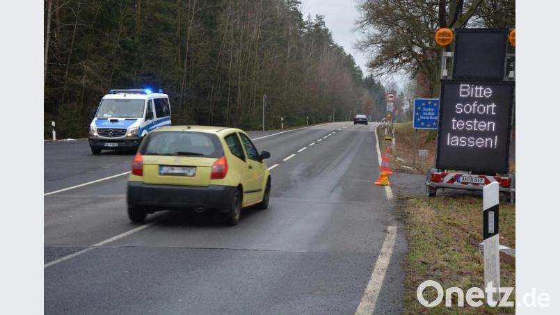 Die Polizei hat verstärkt im Blick, ob die tschechischen Grenzpendler einen negativen Coronatest vorlegen können. Bild: jr