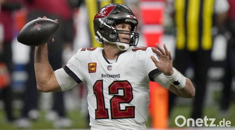 Quarterback Tom Brady und die Tampa Bay Buccaneers gelten im Super Bowl gegen die Kansas City Chiefs als Außenseiter. Bild: Brynn Anderson/dpa