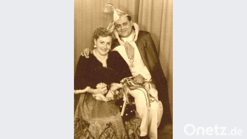 Prinz Michael I. (Michael Welnhofer, Vater des heutigen Grün-Weiß-Präsidenten Mike Welnhofer) und Prinzessin Katja I. (Kathi Spörl) waren 1953 das letzte Prinzenpaar in Oberviechtach. Das Foto stellte die Familie Welnhofer zur Verfügung. Repro: wel