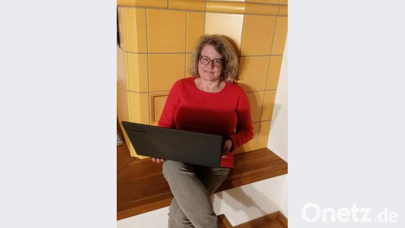 Eva Gibhardt erläutert Inhalte des Onlinekurses für junge Eltern. Bild: Eva Gibhardt/exb