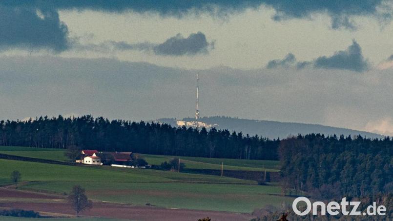 Der Ochsenkopf von Amberg aus gesehen. Das Foto entstand am 4. Februar vom Erzberg aus. Bild: Uwe Weiß