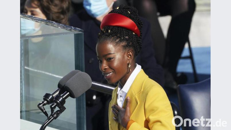 Amanda Gorman bei der Vereidigung von US-Präsident Biden. Auch beim Super Bowl trat die Poetin auf. Bild: Erin Schaff