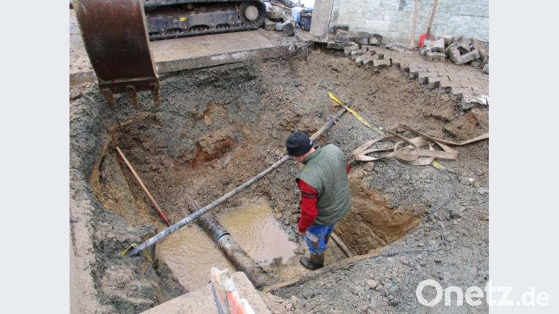 Der Rohrbruch wurde am Montag repariert. Etwa 700 Kubikmeter Wasser dürften ins Erdreich geflossen sein. Bild: bnr