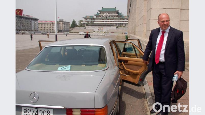 Der damalige Vorsitzende der deutsch-koreanischen Parlamentariergruppe im Bundestag, Hartmut Koschyk (CSU) besucht am 1.6.2015 Pjöngjang, Nordkorea. Bild: Andreas Landwehr/dpa