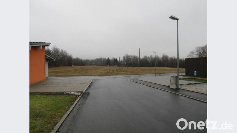 Für die Flächenentsiegelung auf dem Grundstück an der Baumeister-Emil-Engel-Straße (Bild) sind jetzt die Planungsleistungen vergeben worden. Bild: kgg