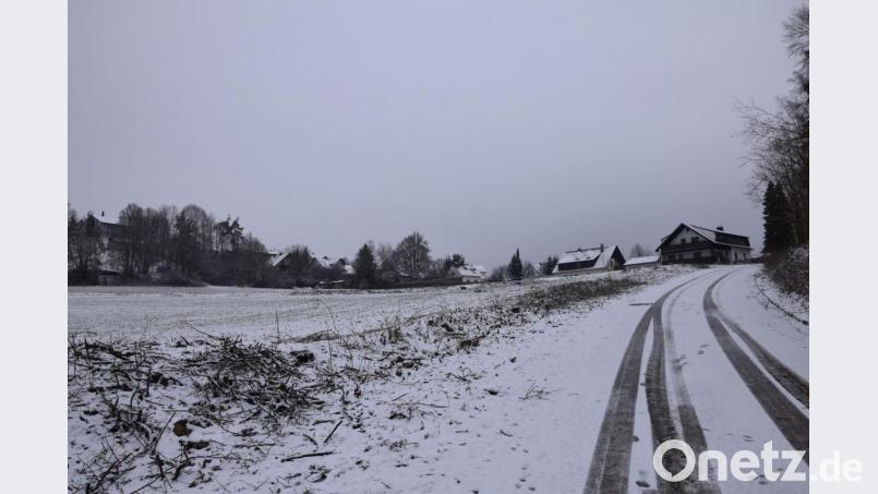 In der Flur "G´steibat" in Mendorferbuch entsteht ein neues Wohnbaugebiet, das insgesamt 29 Parzellen umfasst. Der Marktgemeinderat Hohenburg brachte den Aufstellungsbeschluss zum Bebauungsverfahren auf den Weg. Bild: bö