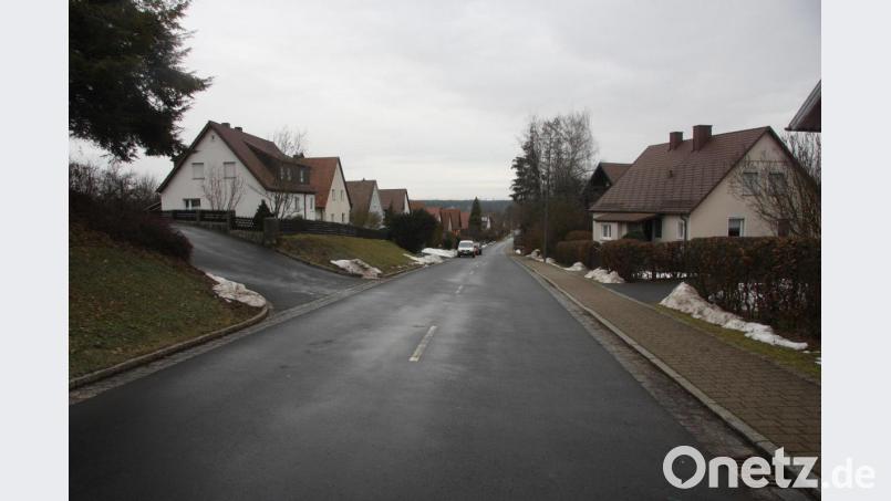 Geschlossen sprachen sich die Wiesauer Markträte für die Sanierung der Kanalisation in der Schönfelder Straße (Bild) aus. Bild: wro