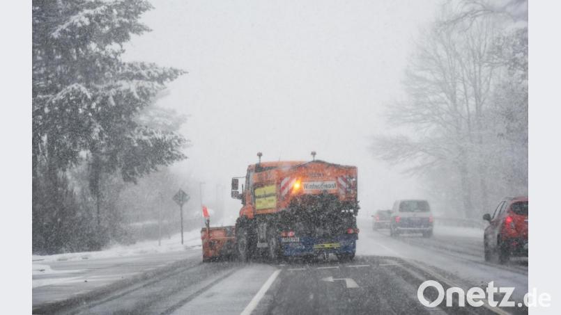 Der Winterdienst ist gut beschäftig – und es soll noch schlimmer kommen. Bild: Gabi Schönberger
