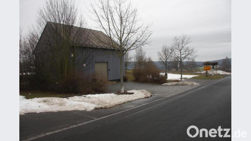 Der Hochbehälter am Plateau des Kreuzbergs ist nur eine von mehreren Anlagen, um die Wasserversorgung in der Marktgemeinde Wiesau zu sichern. Um künftige Sanierungsmaßnahmen finanzieren zu können, hofft man auf die Fortführung der RZWas. Bild: wro