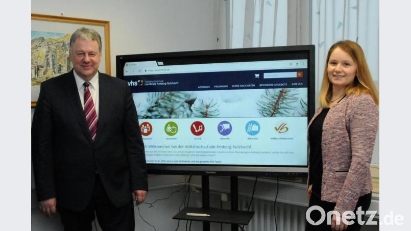 Corona verändert auch die Abläufe bei der VHS Amberg-Sulzbach. Dort wird laut Landrat Richard Reisinger und VHS-Leiterin Julia Wolfsteiner im neuen Semester viel über das Internet laufen. Bild: Christine Hollederer