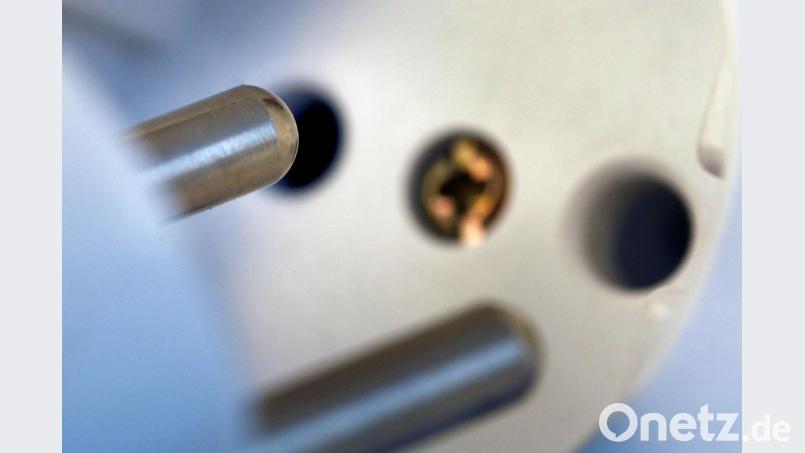Mehr Geld als erwartet musste die Verwaltungsgemeinschaft Neukirchen für Elektroarbeiten im Einwohnermeldeamt sowie in der Ordnungs- und Personalverwaltung in die Hand nehmen. Symbolbild: Frank Rumpenhorst
